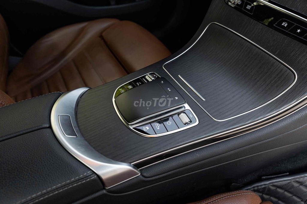GLC300 AMG 2023 công ty 1 chủ từ đầu siêu đẹp. Mua bán Ô tô tại Quận 7 Tp Hồ Chí Minh được đăng bởi Dương Phương hình 15