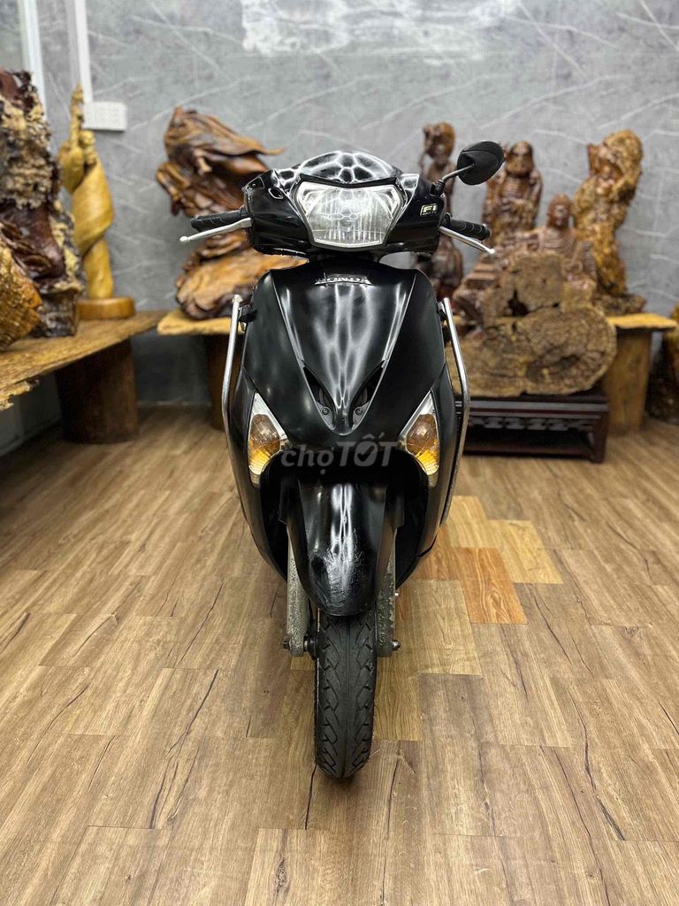 Honda Lead 2011, номер Хошимина, глушение на подножку