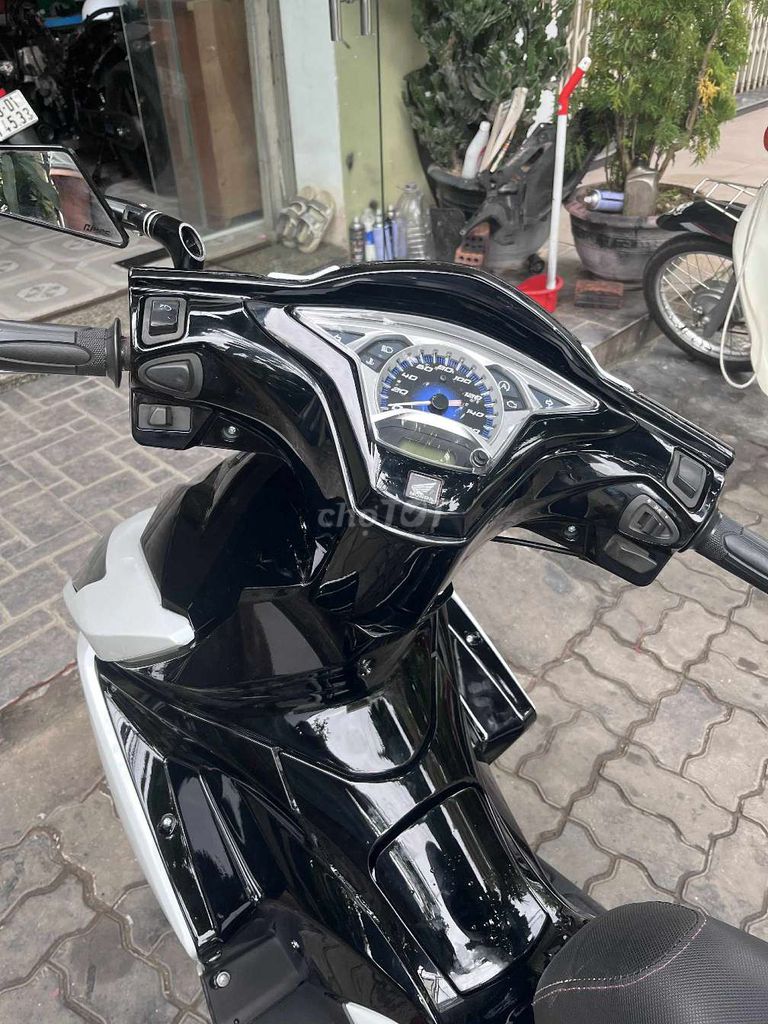 Honda Air Blade 2014 Trắng đen. Mua bán Xe máy tại Quận Cẩm Lệ Đà Nẵng được đăng bởi Phước Tài hình 2