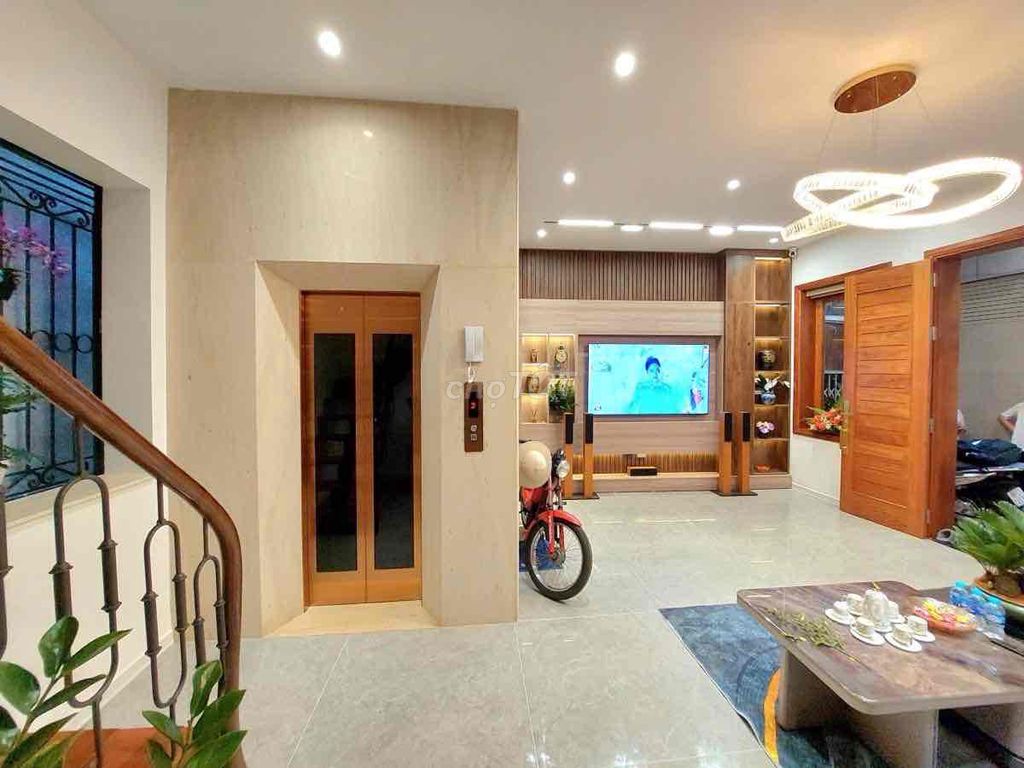 Редкий вариант – центр Hai Bà Trưng – с мебелью – 50м² x 6 этаж