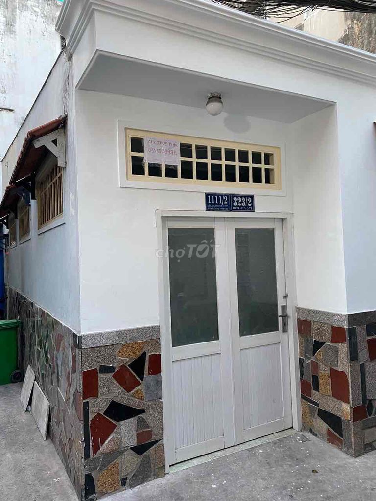 Cho thuê nhà 2  phòng ngủ Cách Mạng Tháng 8 Tân Bình . ***