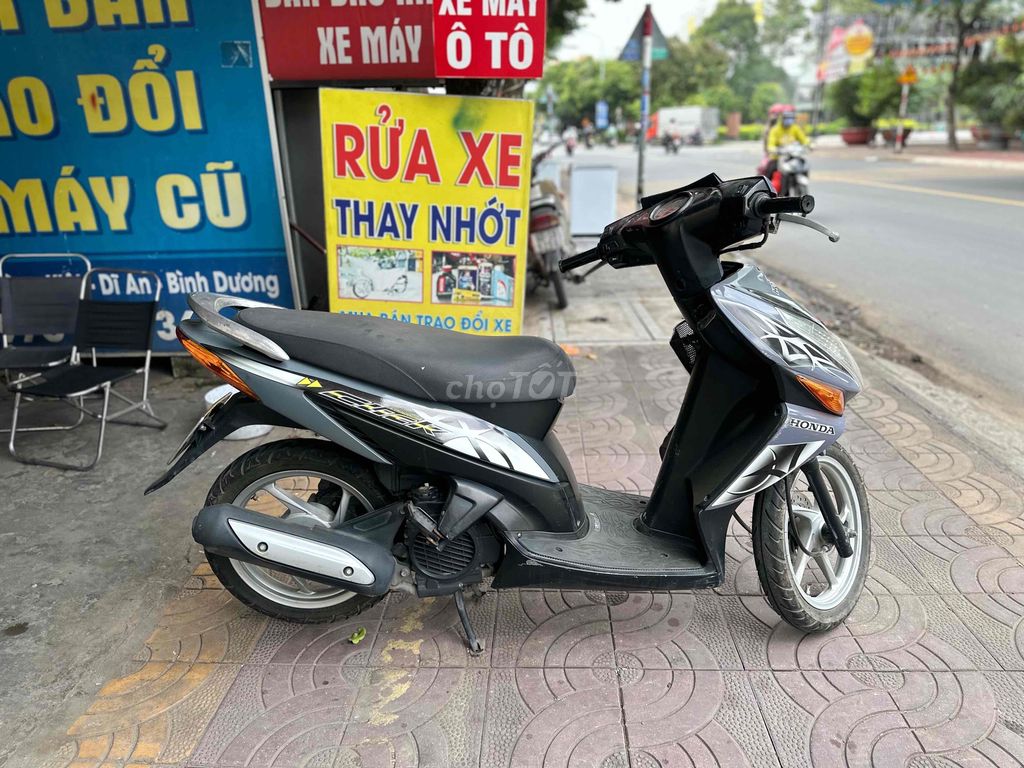 bán xe honda click máy êm chạy mạnh. bs tp. Mua bán Xe máy tại Thành phố Dĩ An Bình Dương được đăng bởi thai ha hình 5