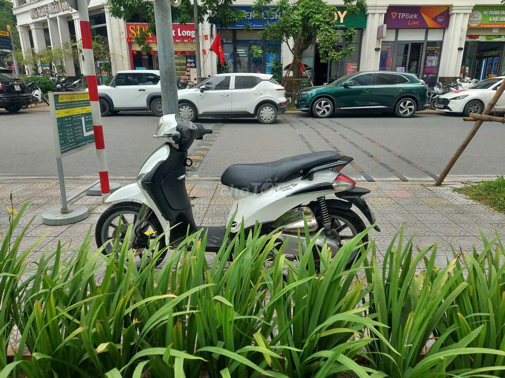 Bán xe Piaggio Libertyie mầu trắng chính chủ. Mua bán Xe máy tại Quận Hoàng Mai Hà Nội được đăng bởi Nguyễn Hải Quỳnh hình 1