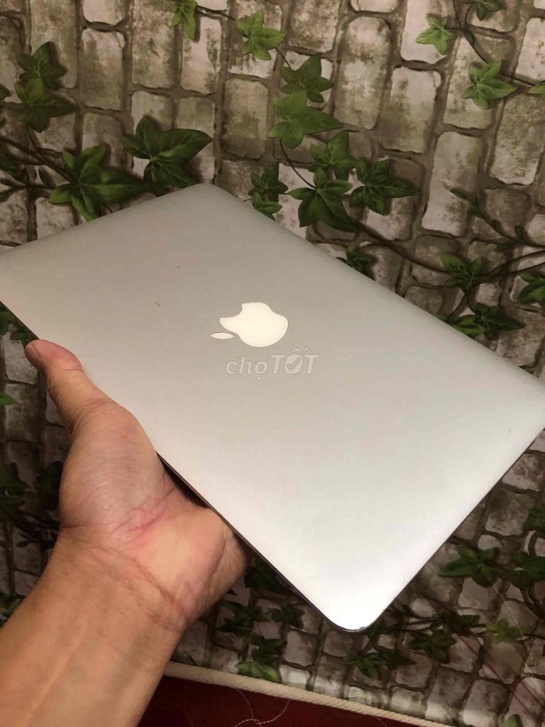 MacBook Air Ai5 4GB 2012. Mua bán Laptop tại Quận 8 Tp Hồ Chí Minh được đăng bởi tien hình 1