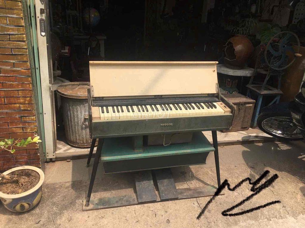 Đàn Yamaha xưa decor quán xá