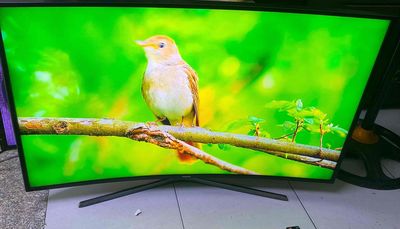 Smart TV 48in màn hình cong wiffi Internet đẹp.