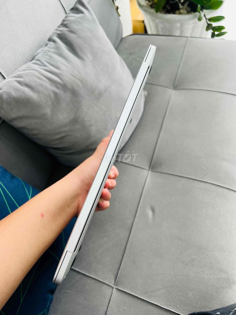 Macbook Pro 2019 13 inch bộ nhớ 256Gb