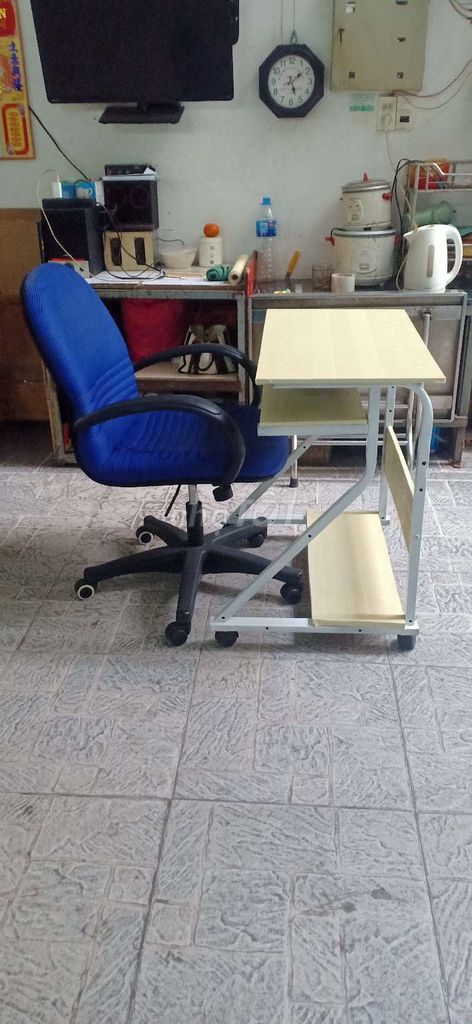 Bộ bàn ghế máy tính Kim loại. Mua bán Bàn ghế tại Quận 11 Tp Hồ Chí Minh được đăng bởi dat hình 1