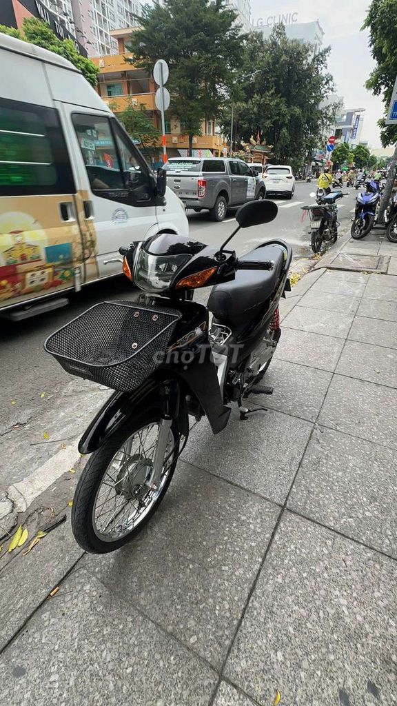 Honda Wave A 2021 черно-серебристый 90% новые