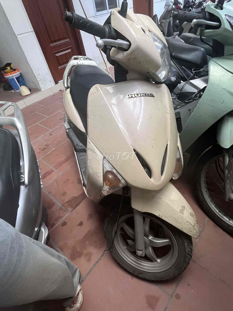 Honda Lead 2012 màu Kem. Mua bán Xe máy tại Quận Bắc Từ Liêm Hà Nội được đăng bởi Nguyễn Hồng Hải Linh hình 1