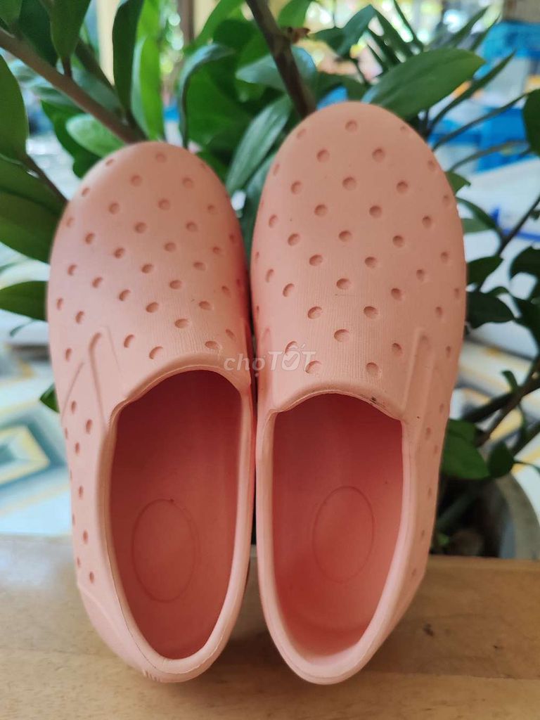 Giày lười Nữ Cao su Hồng đào 22cm Mới. Mua bán Giày dép tại Quận 7 Tp Hồ Chí Minh được đăng bởi Vy Vy hình 1