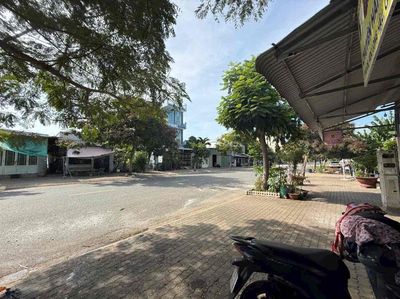 Em chính chủ cần bán nhà đường D8 Khu dân cư Long Hậu, ấp 3, cần giuộc. Mua bán nhà ở tại Huyện Cần Giuộc Long An được đăng bởi Ảnh Nguyễn