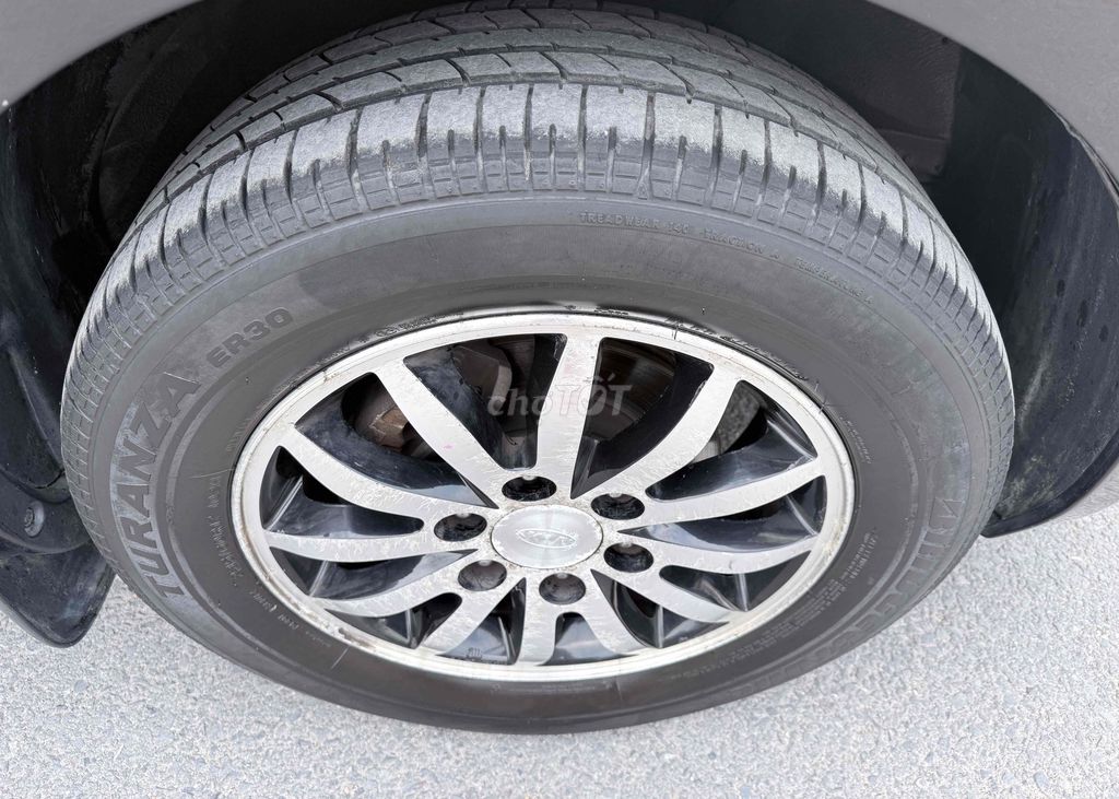 Kia Carnival 2.7AT в отличном оригинальном состоянии с полным ТО