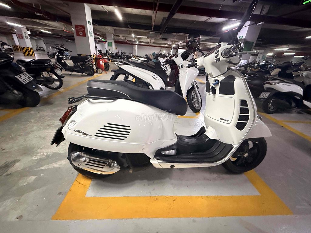 Vespa GTS 150 CC - đăng ký 2023. Mua bán Xe máy tại Quận 1 Tp Hồ Chí Minh được đăng bởi Minh Lee hình 3