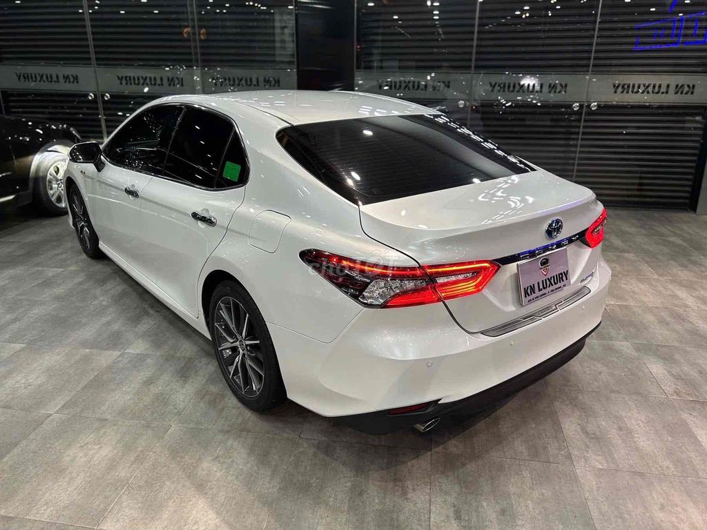 Toyota Camry 2022 2.5HV - 28000 km. Mua bán Ô tô tại Quận 7 Tp Hồ Chí Minh được đăng bởi Lê Văn Út hình 6