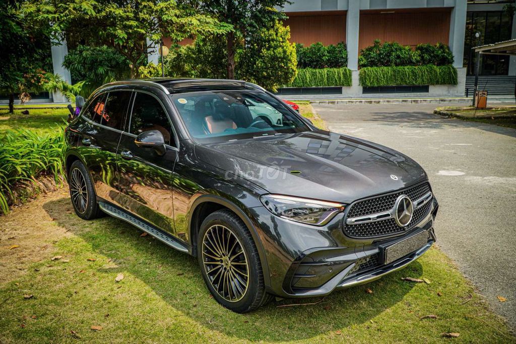 Mercedes GLC 300 All New 2023 Серый Титан в отличном состоянии