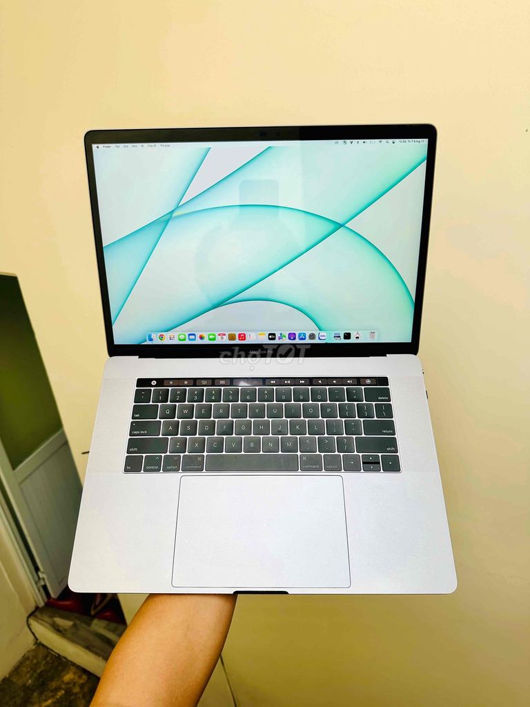 Macbook Pro 2018 15in US i7/32/512 like new