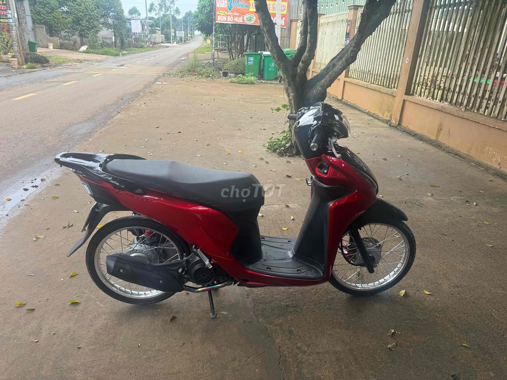 Honda Vision 2018 Đỏ đen. Mua bán Xe máy tại Huyện Cẩm Mỹ Đồng Nai được đăng bởi Đặng Quốc Hoàng hình 5