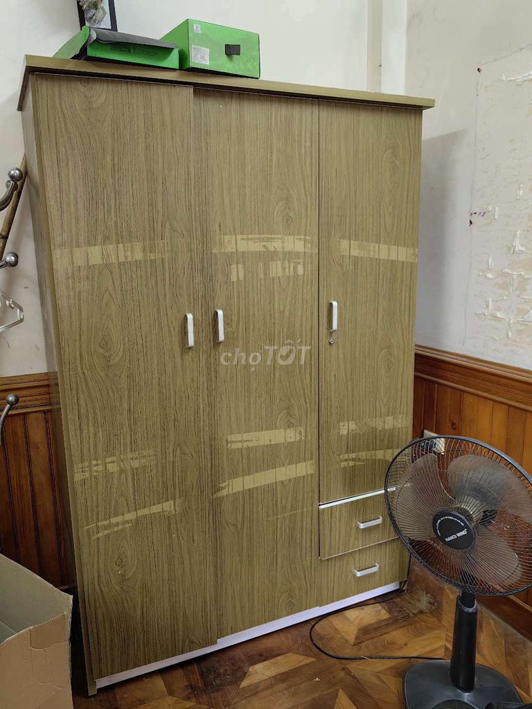 Tủ quần áo Nhựa Vân gỗ 1m2x1m85x50cm cũ. Mua bán Tủ, kệ gia đình tại Quận Bắc Từ Liêm Hà Nội được đăng bởi Steve hình 1