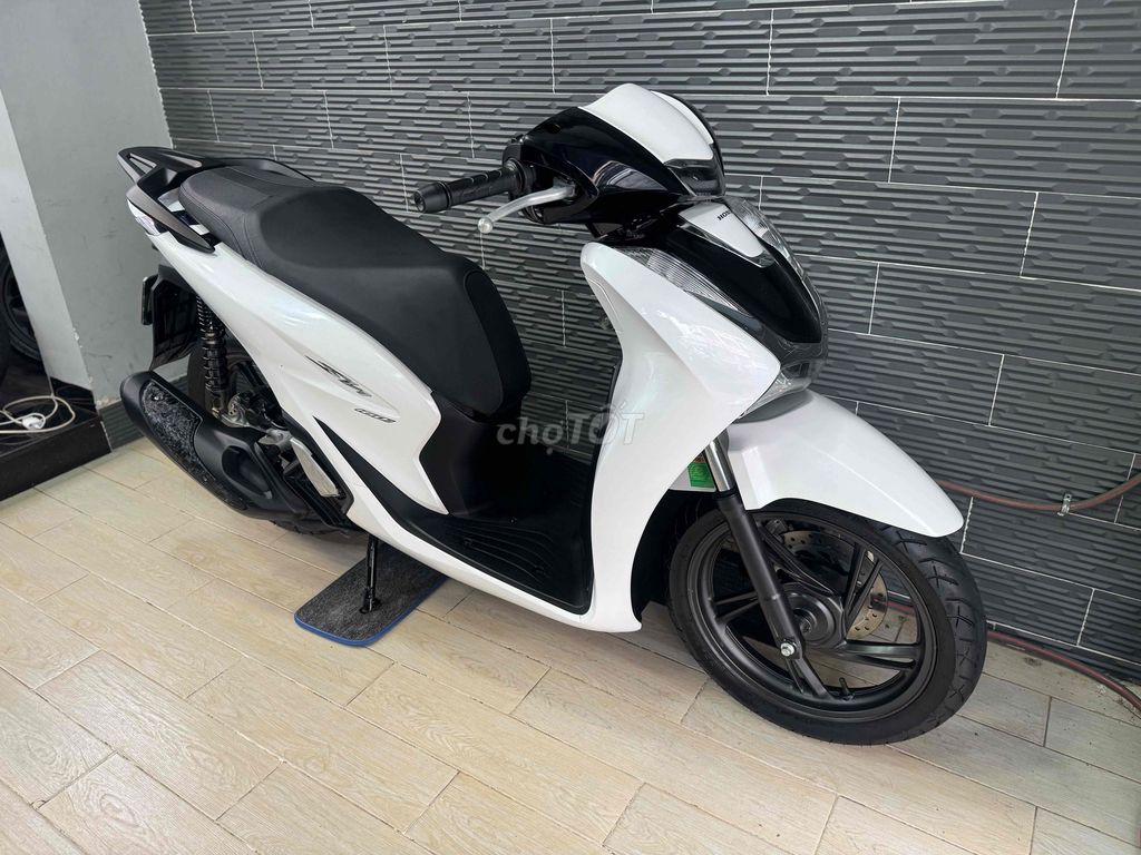 Хонда SH125 2023 Белая черная панда 18 000 км