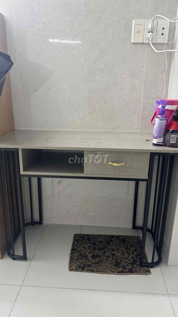 bàn nail và ghế mới 99%. Mua bán Bàn ghế tại Thành phố Biên Hòa Đồng Nai được đăng bởi nguyễn hoàng duy hình 1