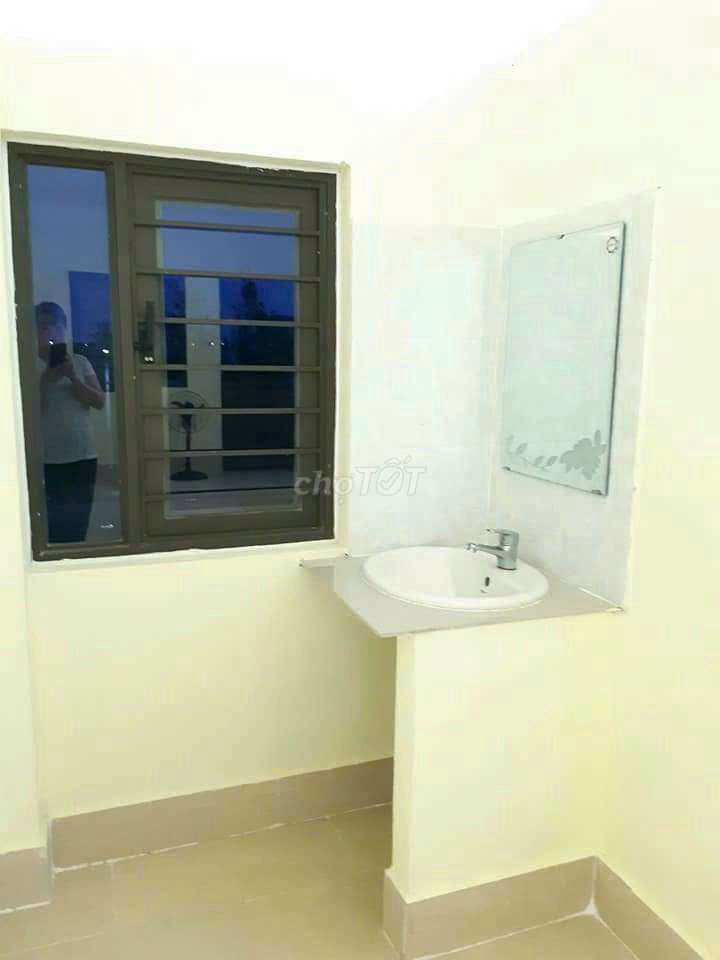 Lavabo Sứ Trắng Có chân. Mua bán Thiết bị vệ sinh, nhà tắm tại Quận Ngũ Hành Sơn Đà Nẵng được đăng bởi miss thuy hình 1