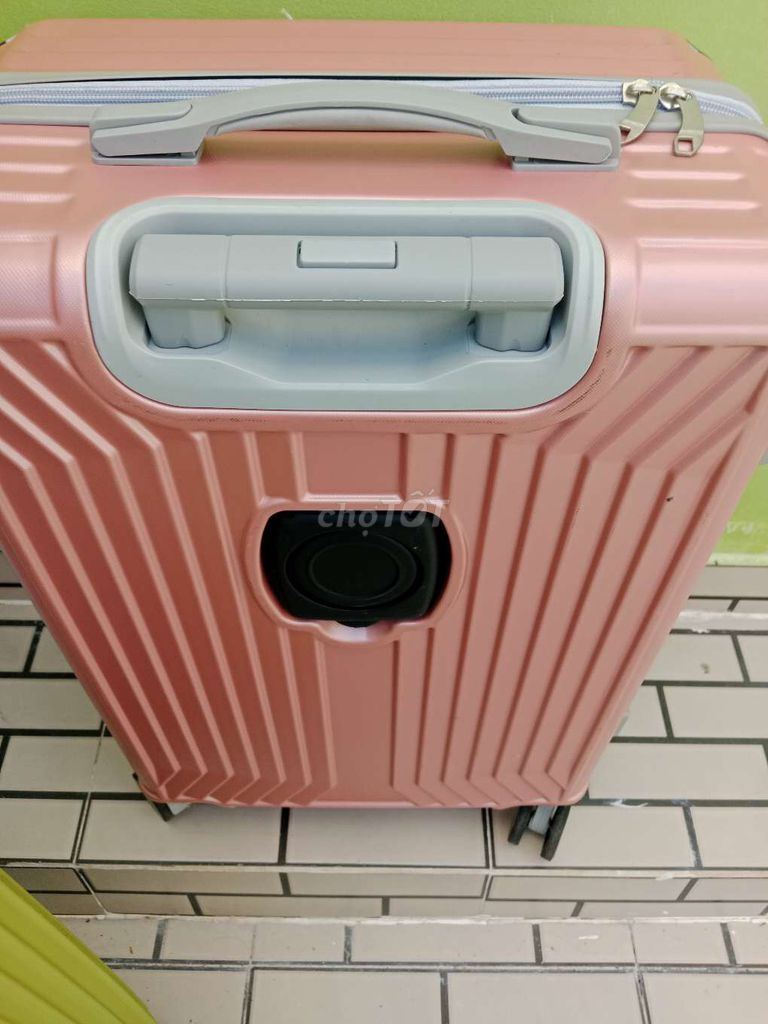 Vali kéo nhựa cứng hồng 40x65. Mua bán Túi xách tại Quận Gò Vấp Tp Hồ Chí Minh được đăng bởi Lá bồ đề hình 1