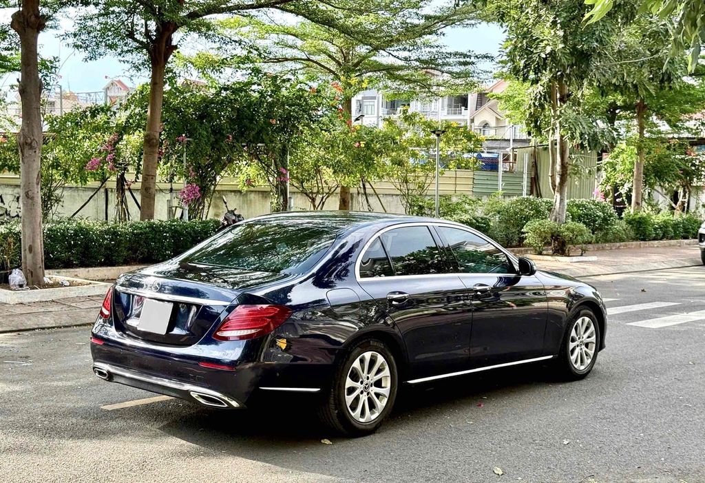 Mercedes Benz E200 model 2018 1 chủ từ đầu. Mua bán Ô tô tại Quận 8 Tp Hồ Chí Minh được đăng bởi Khoa nguyễn hình 9