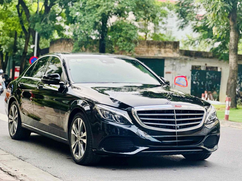 Mercedes C250 Exclusive 2018 màu đen siêu đẹp. Mua bán Ô tô tại Quận Cầu Giấy Hà Nội được đăng bởi Cao Quý hình 2