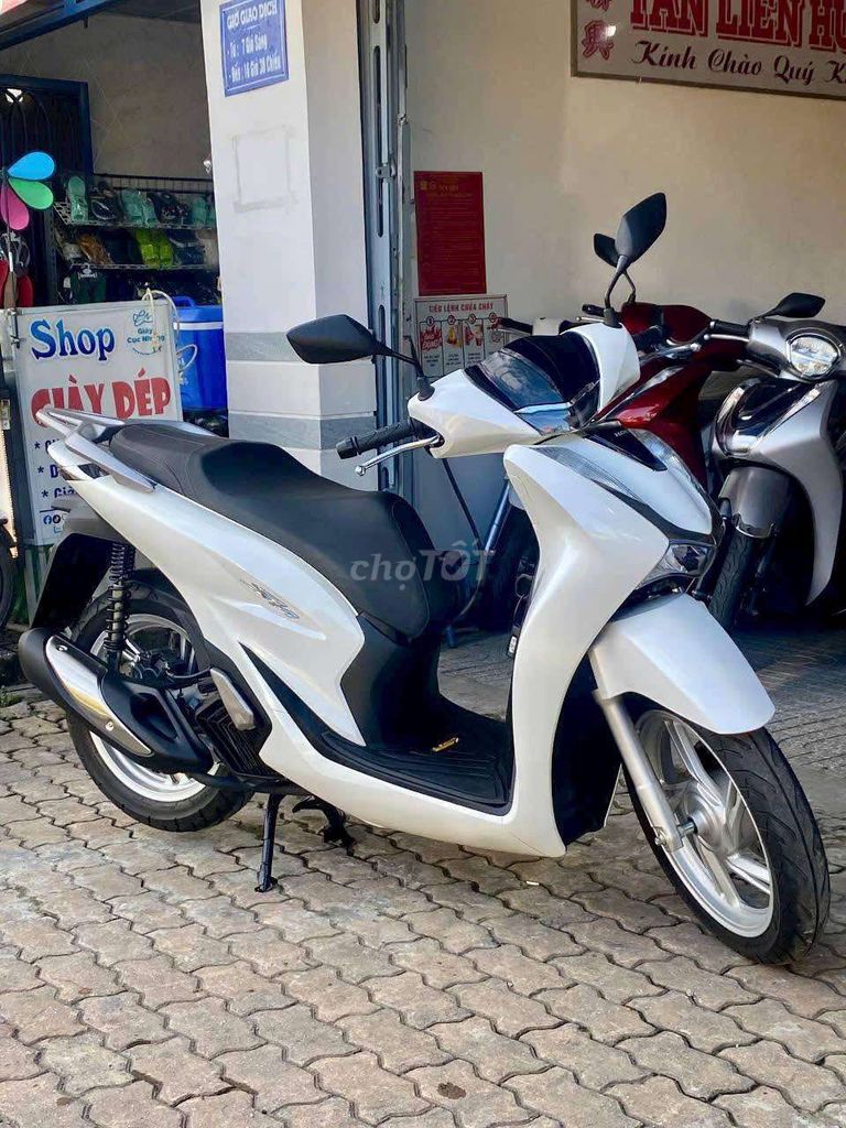 SH 125i ABS 2022 Chạy lướt 2.600Km Hồ sơ có sẵn. Mua bán Xe máy tại Quận Ninh Kiều Cần Thơ được đăng bởi Xe Máy TÂN LIÊN HƯNG 1 91B hình 2