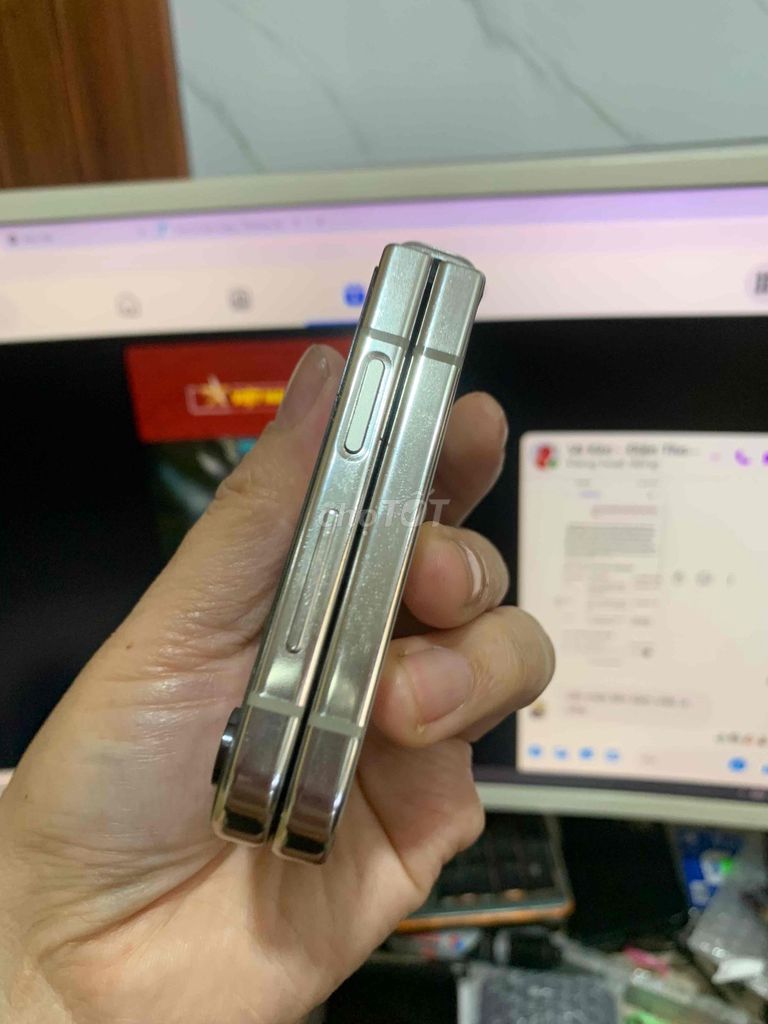 Samsung Galaxy Z Flip 5 8GB/256GB Bạc. Mua bán Điện thoại tại Quận Lê Chân Hải Phòng được đăng bởi hoang anh hình 1