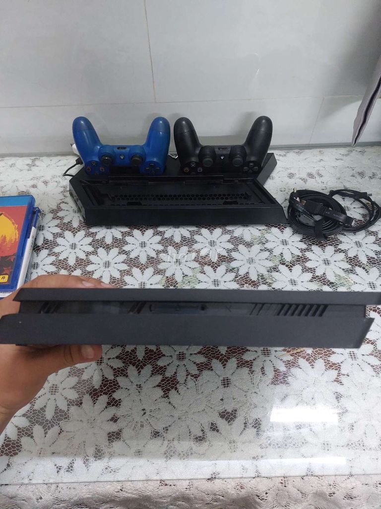 CẦN PASS PS4 SLIM 500GB CÓ TẶNG KÈM PHỤ KIỆN ĐĨA