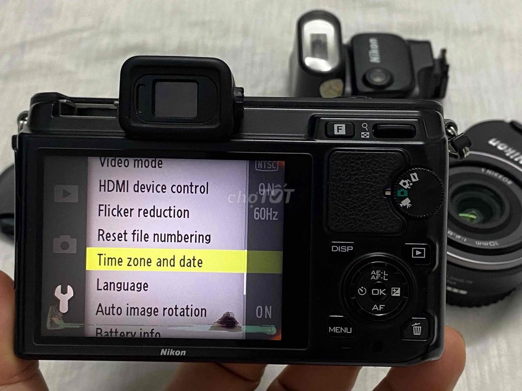 Bộ máy Nikon 1 V1 2 lens fix 10f 2.8 , 18,5 f1.8