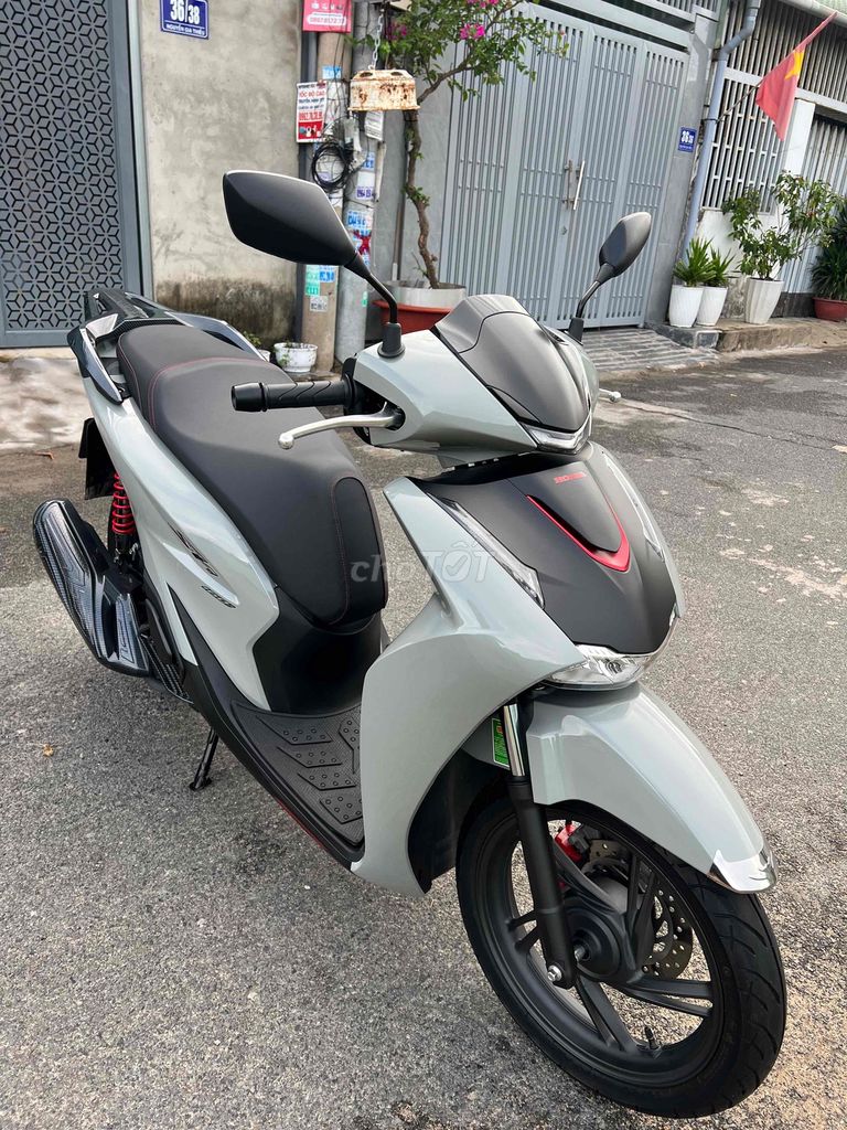 Honda SH160i ABS 2026 серый цемент 2000 км