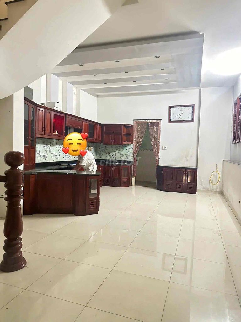 Дом рядом с центром рынка Хоа Кхань, супер цена