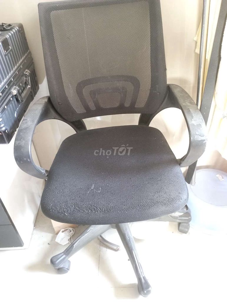 Ghế xoay văn phòng Đen. Mua bán Đồ dùng văn phòng tại Quận 8 Tp Hồ Chí Minh được đăng bởi Tùng Lê hình 1