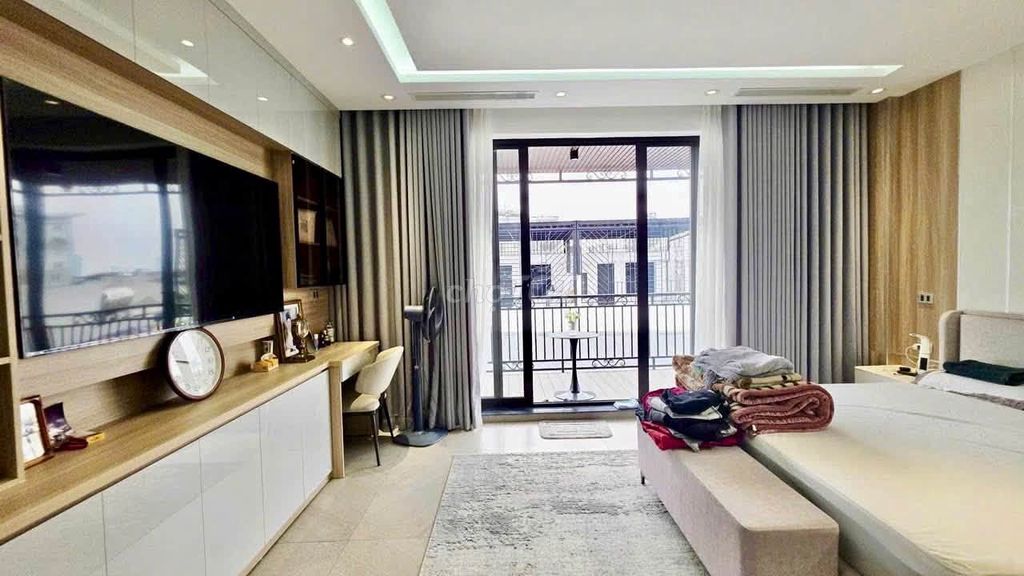 Продается дом площадью 82 м² в Диньконге, Тхань Суан, с лифтом, гаражом