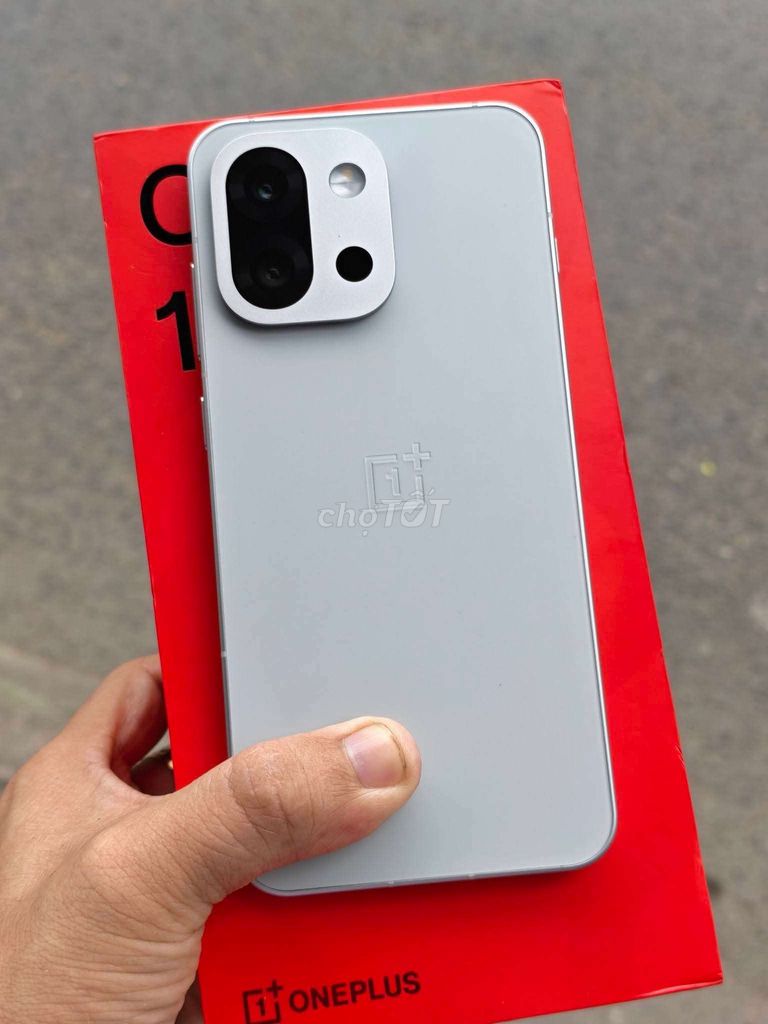 OnePlus 13T 256GB Bạc Snap 8 Elite rom quốc tế. Mua bán Điện thoại tại Quận Bình Tân Tp Hồ Chí Minh được đăng bởi Anh Rin hình 1