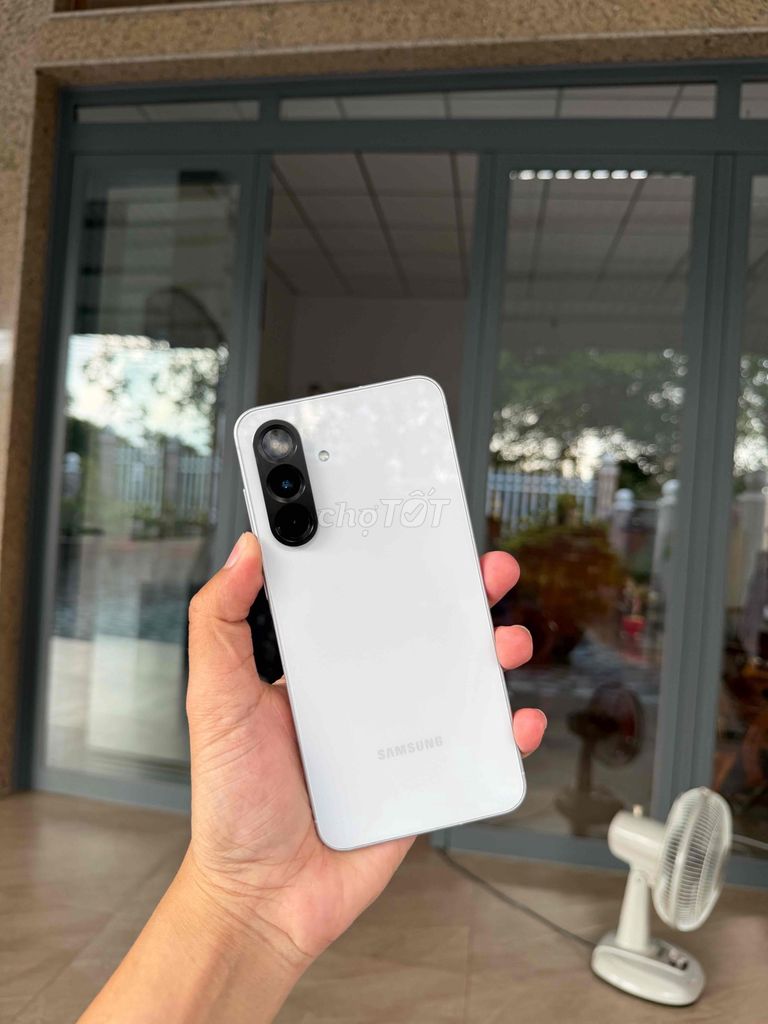 Samsung Galaxy A56 8GB 128GB Trắng. Mua bán Điện thoại tại Huyện Tháp Mười Đồng Tháp được đăng bởi Đức máy zin hình 1