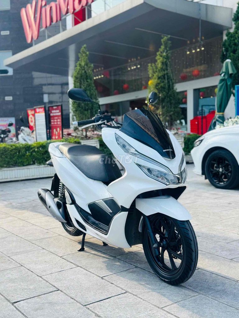 Honda PCX 125fi 2018 белый 25000 км
