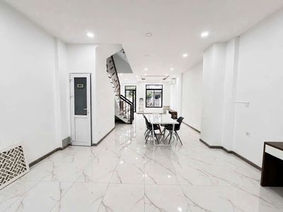 Cho Thuê Nhà Phố View Hồ Nội Thất Cơ Bản 4PN 5WC Giá 32tr Vào ở Liền