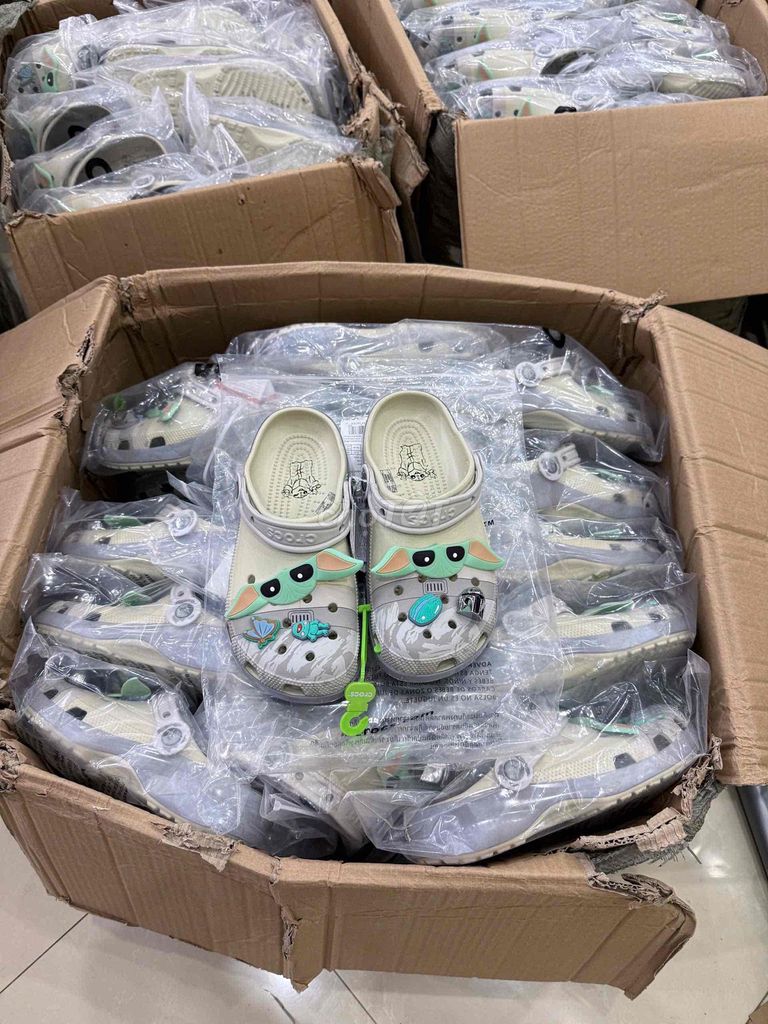 Dép sục Crocs nhựa Kem unisex. Mua bán Giày dép tại Quận Hà Đông Hà Nội được đăng bởi Quang Minh Bùi hình 1