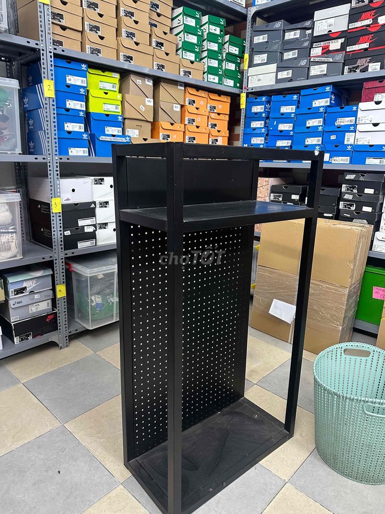 Kệ trưng bày kim loại Đen. Mua bán Tủ, kệ gia đình tại Quận Hai Bà Trưng Hà Nội được đăng bởi Tùng Nguyễn Hoàng hình 1