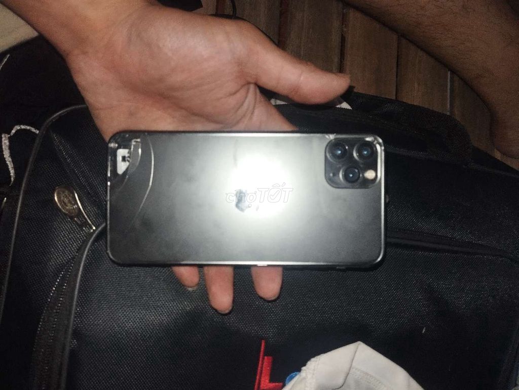 Apple iPhone 11 Pro Max Nứt kính vỡ lưng. Mua bán Điện thoại tại Quận Nam Từ Liêm Hà Nội được đăng bởi duong hình 1