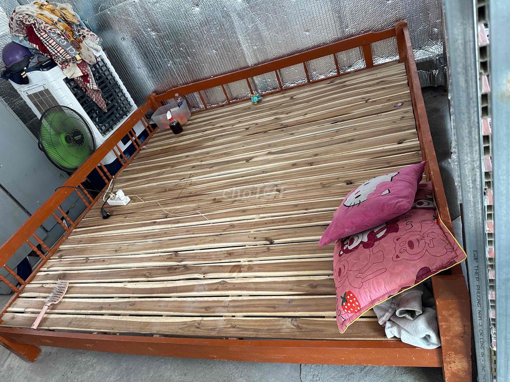 Giường ngủ gỗ nâu đã dùng. Mua bán Giường, chăn ga gối nệm tại Quận Bình Tân Tp Hồ Chí Minh được đăng bởi Loan maria hình 1