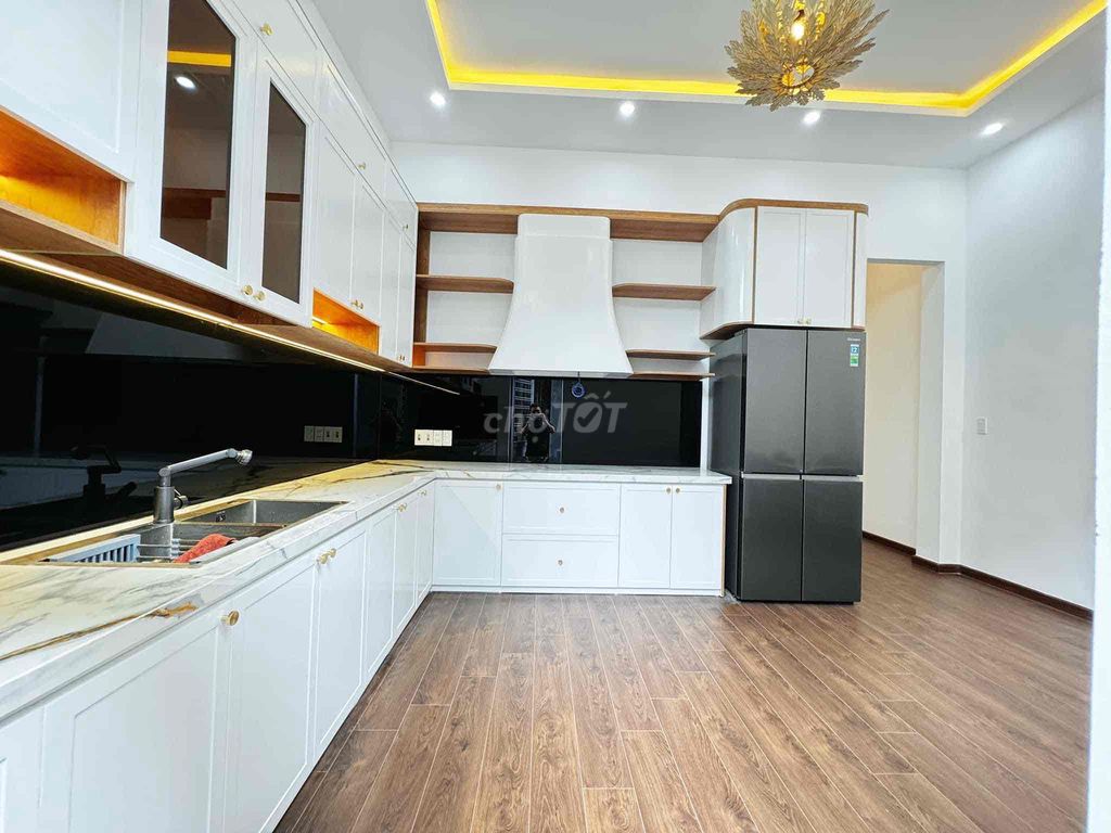 NHÀ ĐẸP 2 TẦNG 75M2 MẶT TIỀN HOÀ MINH FULL NỘI THẤT