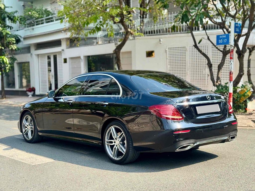 Mercedes Benz E Class 2018 E300 AMG 1 chủ. Mua bán Ô tô tại Quận 8 Tp Hồ Chí Minh được đăng bởi Khoa nguyễn hình 4