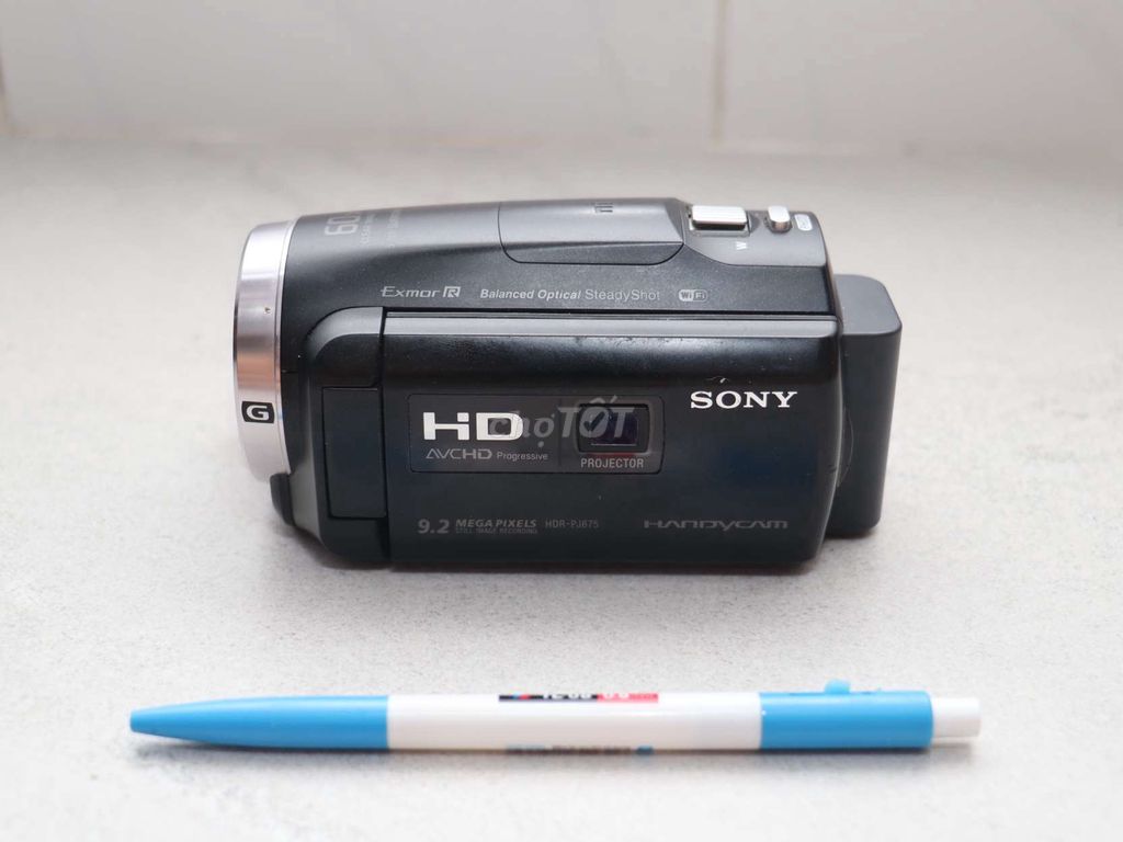 Máy quay Sony Handycam HDR-PJ675 có máy chiếu