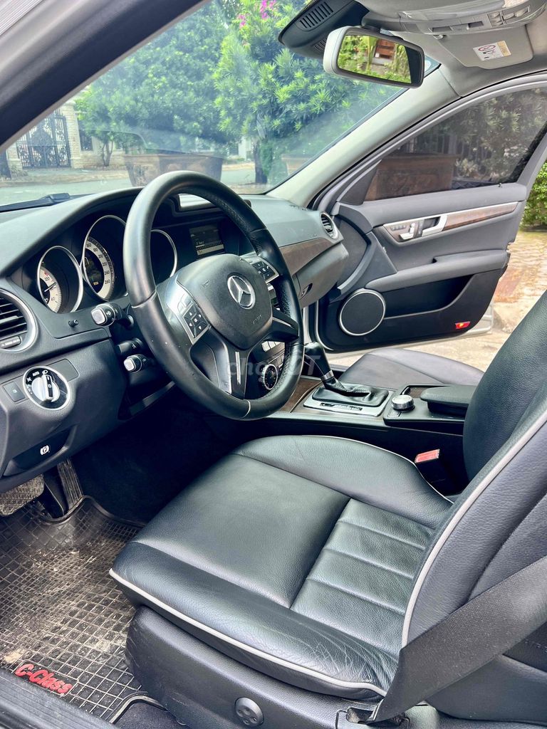 Mercedes Benz C Class 2014 C250 - 78000 km. Mua bán Ô tô tại Quận 7 Tp Hồ Chí Minh được đăng bởi Minh Dat hình 6