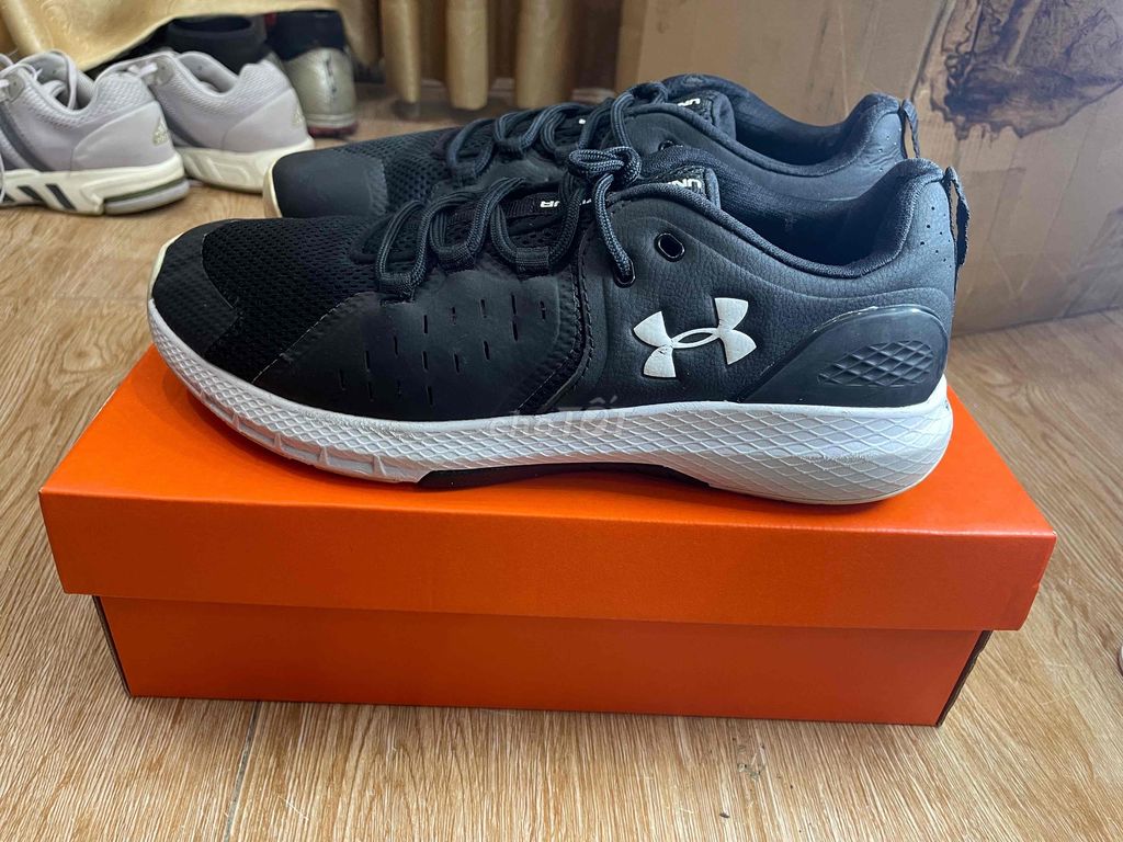 Under Armor Size 43